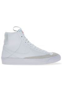 Buty Nike Blazer Mid '77 DH8640-102 - białe. Okazja: na co dzień. Zapięcie: sznurówki. Kolor: biały. Materiał: skóra, syntetyk, zamsz, guma. Szerokość cholewki: normalna. Wzór: jodełka