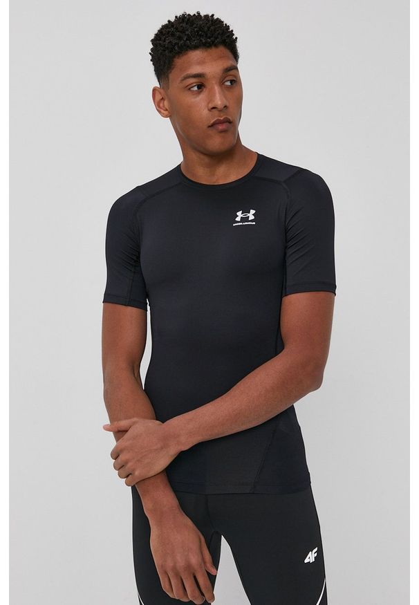 Under Armour - T-shirt. Okazja: na co dzień. Kolor: czarny. Materiał: dzianina. Styl: casual