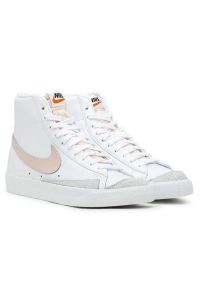 Buty Nike Blazer Mid '77 W CZ1055-118 białe. Okazja: na co dzień. Kolor: biały. Materiał: skóra, guma, materiał. Szerokość cholewki: normalna