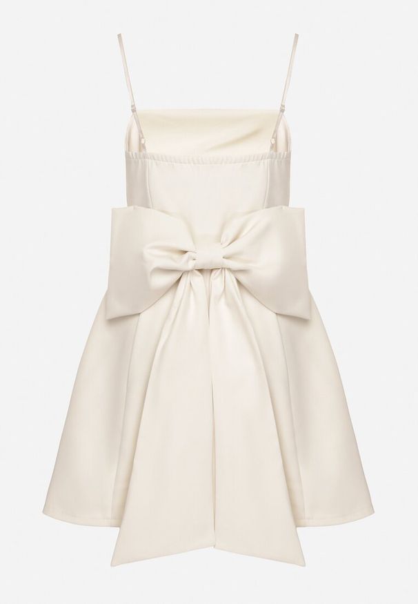 Born2be - Beżowa Rozkloszowana Sukienka na Ramiączkach Zdobiona Dużą Kokardą Lavvia. Okazja: na co dzień. Typ kołnierza: kokarda. Kolor: beżowy. Długość rękawa: na ramiączkach. Wzór: aplikacja. Typ sukienki: rozkloszowane. Styl: elegancki, casual