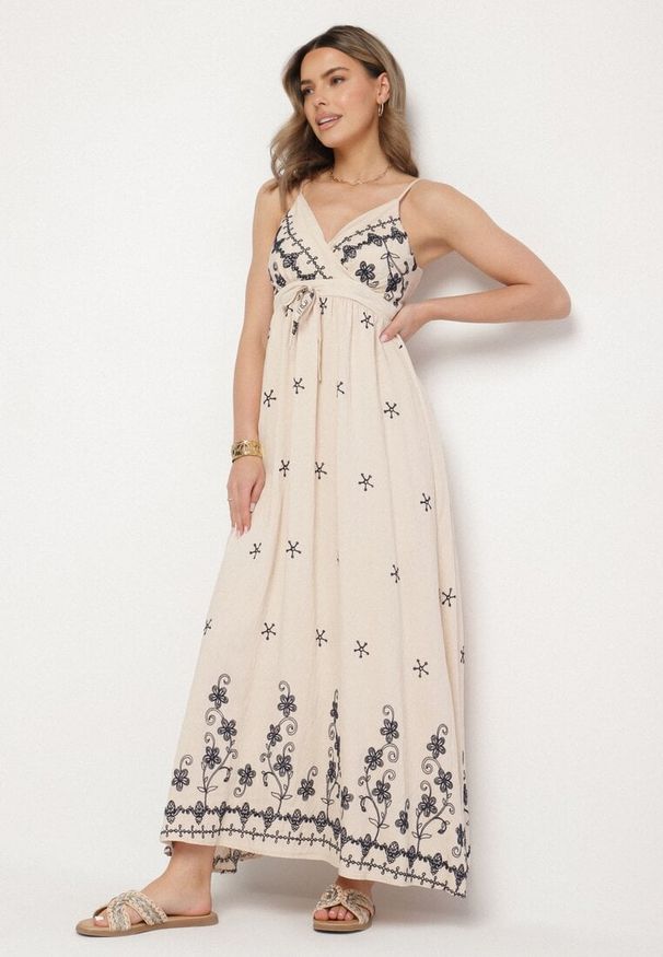 Born2be - Jasnobeżowa Sukienka z Wiskozy Ozdobiona Haftami Lunireia. Okazja: na co dzień. Typ kołnierza: dekolt w kształcie V. Kolor: beżowy. Materiał: wiskoza. Długość rękawa: na ramiączkach. Wzór: haft, aplikacja. Typ sukienki: proste. Styl: casual