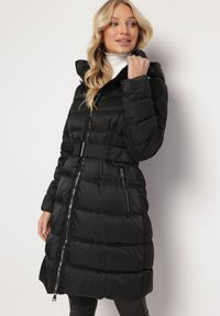 Born2be - Czarna Pikowana Kurtka z Odpinanym Kapturem i Elastycznym Paskiem Jeuna. Kolor: czarny. Sezon: zima #4
