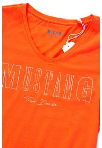 Mustang - MUSTANG T SHIRT DAMSKI Alexia V Print Orange 1009832 7096. Typ kołnierza: dekolt w serek. Wzór: nadruk #5