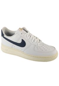 Nike - Buty sportowe Sneakersy damskie, Air Force 1 07. Kolor: biały. Model: Nike Air Force. Sport: turystyka piesza