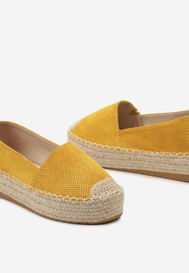 Born2be - Żółte Klasyczne Wsuwane Espadryle z Plecionką Wokół Podeszwy Gemelle. Okazja: na spotkanie biznesowe, do pracy, na co dzień. Zapięcie: bez zapięcia. Kolor: żółty. Materiał: len. Styl: klasyczny
