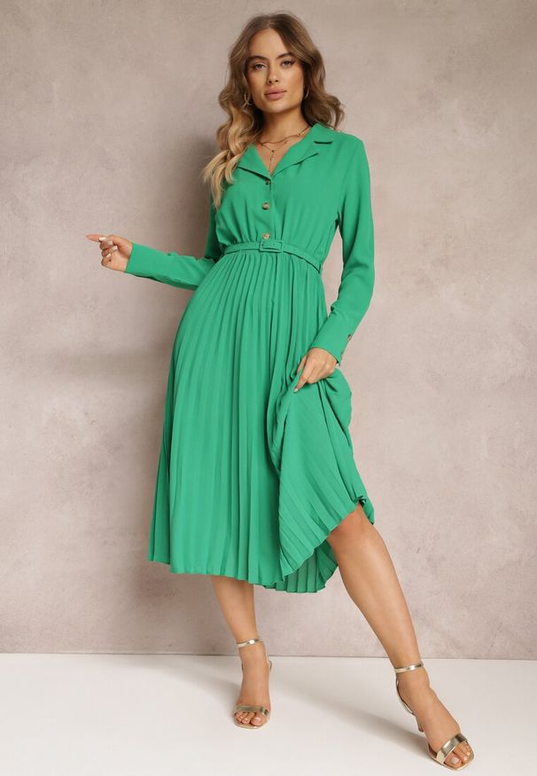 Renee - Zielona Koszulowa Sukienka z Paskiem i Plisowanym Dołem Walisa. Kolor: zielony. Materiał: materiał. Typ sukienki: koszulowe