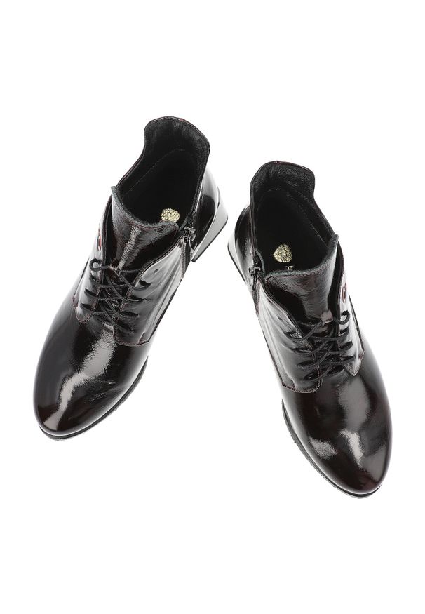 Bordowe Botki Armodo Lakierowane Obuwie Damskie. Okazja: na co dzień. Kolor: czerwony. Materiał: lakier. Obcas: na obcasie. Styl: casual, elegancki. Wysokość obcasa: średni
