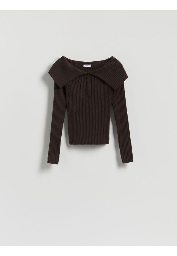 Reserved - Sweter z wykładanym kołnierzem - brązowy. Kolor: brązowy. Materiał: dzianina. Wzór: gładki