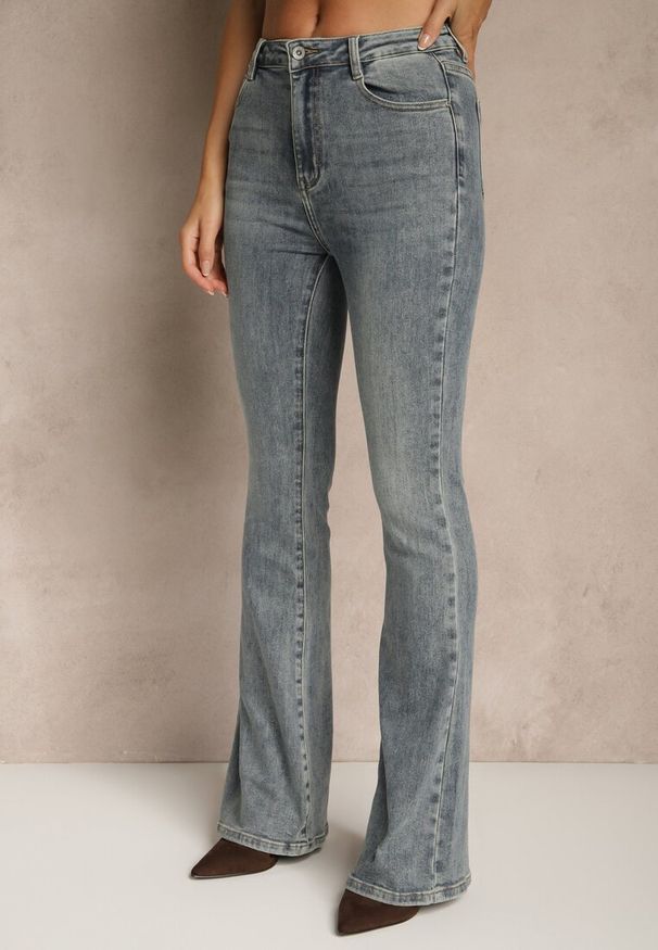 Renee - Niebieskie Jeansy o Fasonie Flare Regular Waist Setava. Okazja: na co dzień. Kolor: niebieski. Styl: casual