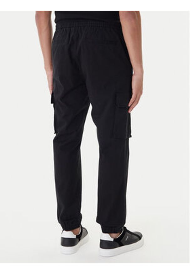 Calvin Klein Jeans Joggery Comfort LV04RD608G Czarny Skinny Fit. Kolor: czarny. Materiał: bawełna