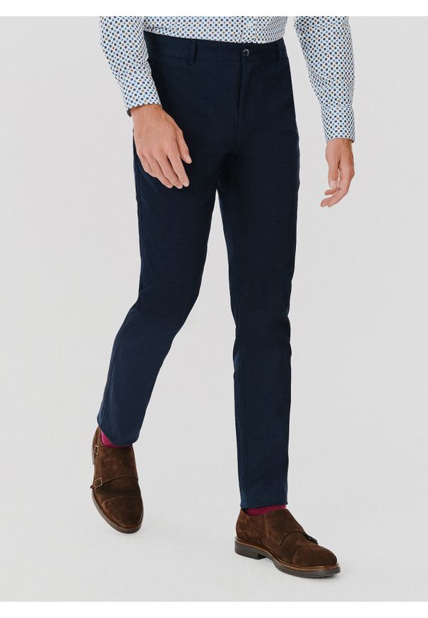 Pako Lorente - PAKO LORENTE – Granatowe spodnie męskie. Okazja: na co dzień. Kolor: niebieski. Materiał: materiał, elastan, bawełna. Styl: casual, klasyczny