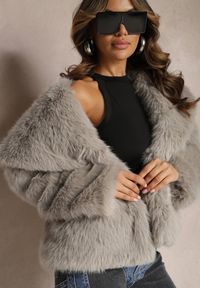 Renee - Jasnoszara Kurtka Futro z Długim Włosiem Zelita. Okazja: na imprezę, na co dzień. Kolor: szary. Materiał: futro. Długość: długie. Styl: casual, elegancki #3