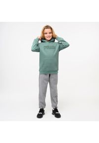 Decathlon - Bluza dziecięca Puma z kapturem. Typ kołnierza: kaptur. Kolor: zielony. Materiał: bawełna, materiał. Sport: joga i pilates #2