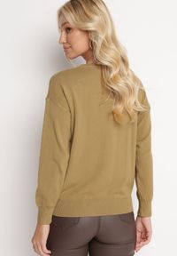 Born2be - Jasnozielony Sweter o Klasycznym Kroju z Okrągłym Dekoltem Kamalthea. Kolor: zielony. Sezon: jesień, zima. Styl: klasyczny #3