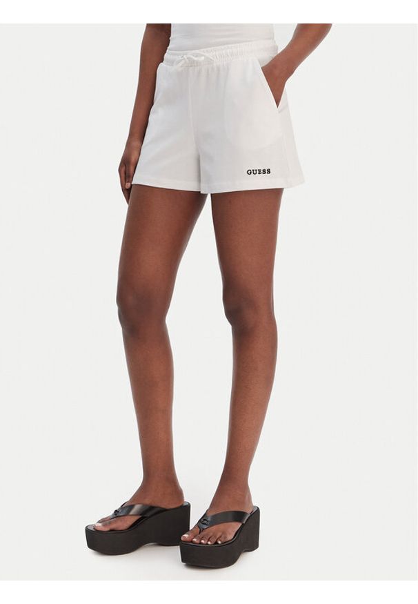 Guess Szorty sportowe E6GD01 KCRZ1 Biały Relaxed Fit. Kolor: biały. Materiał: bawełna