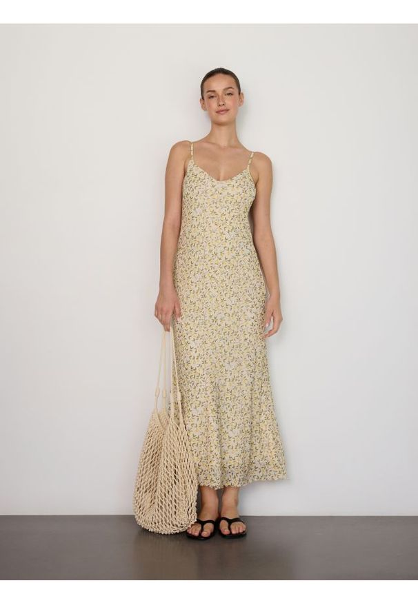 Reserved - Wzorzysta sukienka maxi - kremowy. Kolor: kremowy. Materiał: dzianina. Długość: maxi