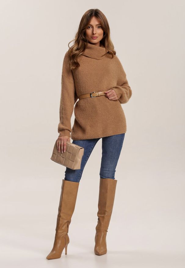 Renee - Ciemnobeżowy Golf Oversize Malia. Okazja: na co dzień. Typ kołnierza: golf. Kolor: brązowy. Materiał: skóra, wiskoza, jeans. Długość rękawa: długi rękaw. Długość: długie. Wzór: ze splotem. Styl: casual