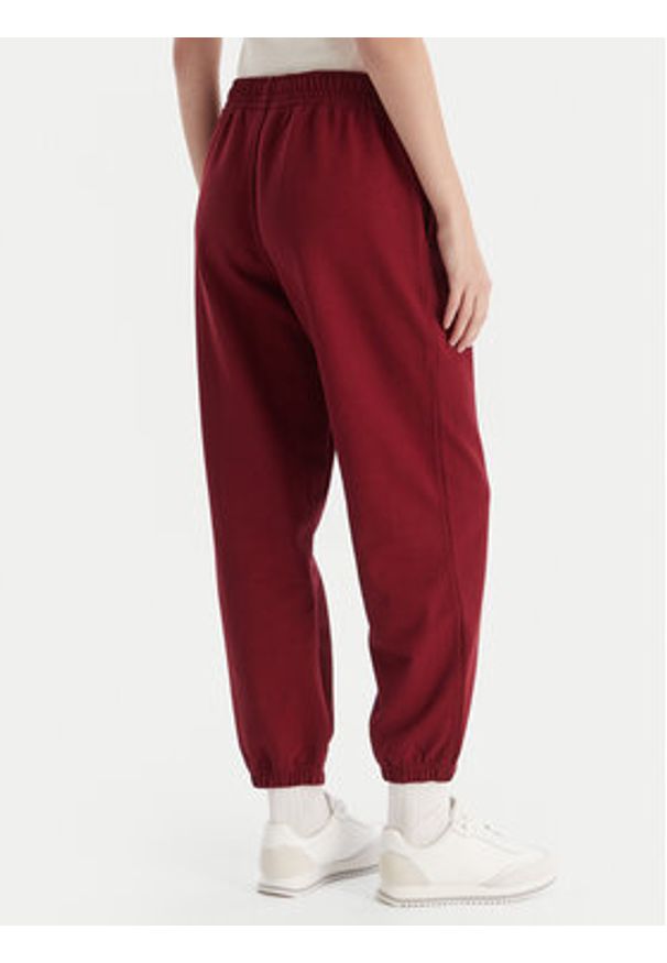 Calvin Klein Jeans Spodnie dresowe Monologo LV047B235G Bordowy Regular Fit. Kolor: czerwony. Materiał: bawełna