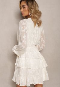 Renee - Jasnobeżowa Krótka Sukienka Boho Ozdobiona Metaliczną Nitką Eleonoritta. Kolor: beżowy. Wzór: aplikacja. Styl: boho. Długość: mini #5