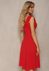 Renee - Czerwona Kopertowa Sukienka Wieczorowa na Ramiączkach Puremia. Kolor: czerwony. Materiał: jeans. Długość rękawa: na ramiączkach. Typ sukienki: kopertowe. Styl: wizytowy #2
