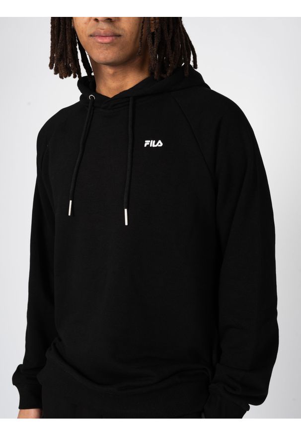 Fila Bluza "Braives Reglan" | FAM0341 | Mężczyzna | Czarny. Typ kołnierza: kaptur. Kolor: czarny. Materiał: poliester, bawełna