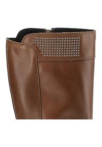 Brązowe Kozaki Simen Damskie Stylowe Buty Zimowe. Okazja: na co dzień. Kolor: brązowy. Szerokość cholewki: normalna. Wzór: aplikacja. Wysokość cholewki: przed kolano. Materiał: skóra. Sezon: zima. Obcas: na obcasie. Styl: elegancki. Wysokość obcasa: średni #6