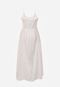 Renee - Biała Bawełniana Sukienka Ażurowa o Rozkloszowanym Fasonie na Ramiączkach Samesi. Okazja: na spacer, na co dzień. Kolor: biały. Materiał: bawełna. Długość rękawa: na ramiączkach. Wzór: ażurowy. Sezon: lato. Styl: casual, elegancki #5