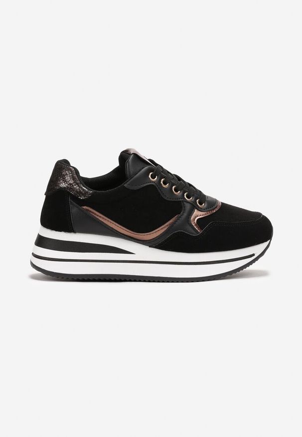 Renee - Czarne Sneakersy Ozdobione Metalicznym Akcentem na Platformie Uscora. Okazja: na co dzień. Nosek buta: okrągły. Zapięcie: sznurówki. Kolor: czarny. Materiał: nubuk, materiał, syntetyk. Wzór: aplikacja. Obcas: na platformie. Wysokość obcasa: niski