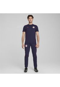 Puma - Męskie spodnie Casuals FC Red Bull Salzburg PUMA Navy Red Blue. Kolor: czerwony, niebieski, wielokolorowy. Materiał: materiał