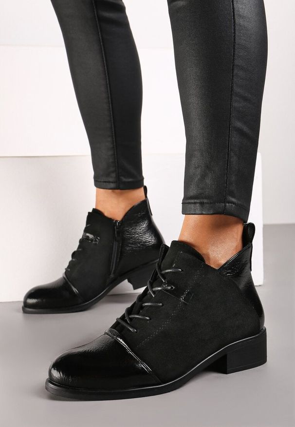 Born2be - Czarne Płaskie Botki z Kontrastowymi Elementami i Sznurowaniem Lorian. Okazja: na co dzień, na spacer. Zapięcie: sznurówki. Kolor: czarny. Materiał: jeans. Styl: klasyczny, casual, elegancki