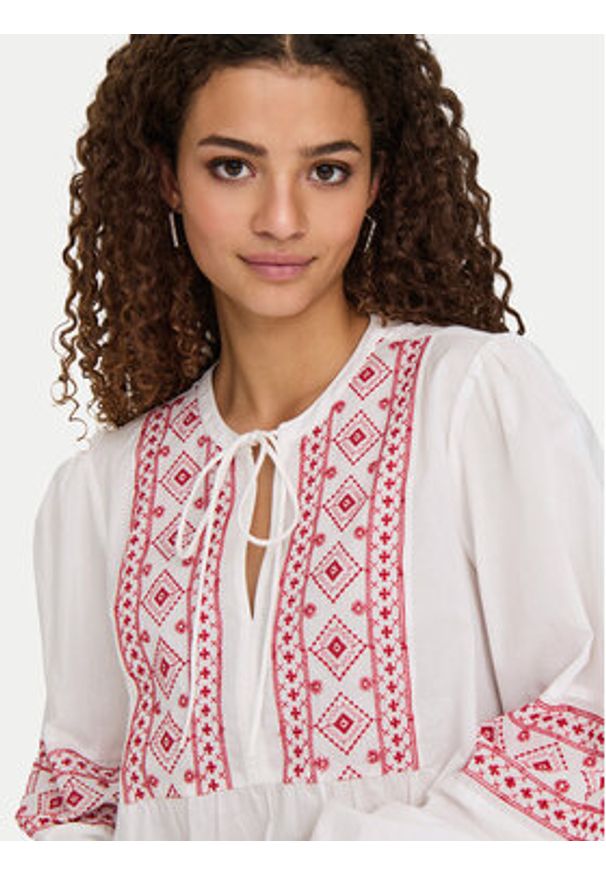 JDY Bluzka Lulu 15345478 Biały Regular Fit. Kolor: biały. Materiał: bawełna