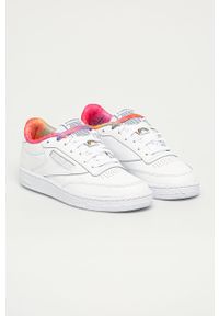 Reebok Classic - Buty Club C 85. Nosek buta: okrągły. Zapięcie: sznurówki. Kolor: biały. Materiał: syntetyk, materiał, skóra ekologiczna, guma. Szerokość cholewki: normalna. Obcas: na obcasie. Model: Reebok Classic, Reebok Club. Wysokość obcasa: średni, niski #4