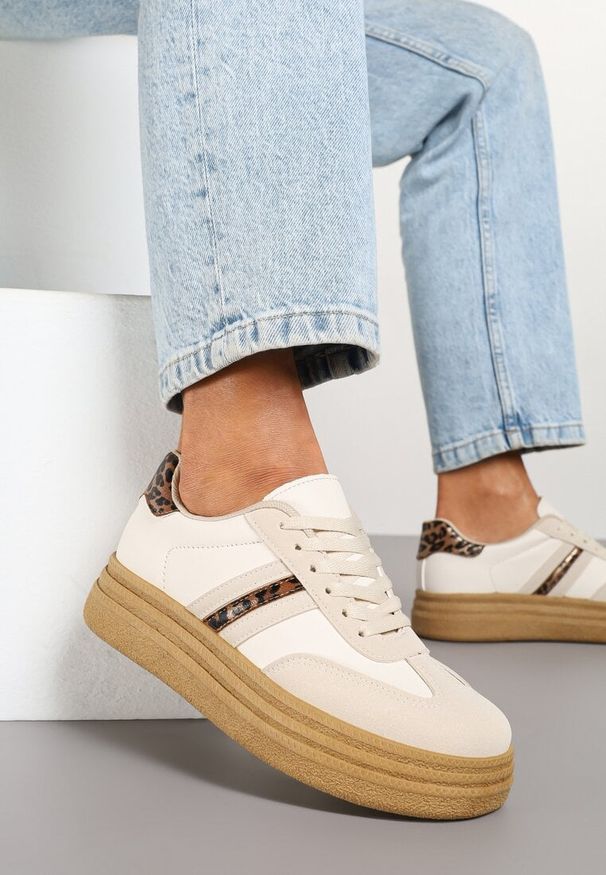 Born2be - Beżowe Sneakersy na Platformie w Stylu Kultowych Tenisówek Ozdobione Wzorem w Panterkę Gonoriel. Okazja: na co dzień. Kolor: beżowy. Materiał: jeans. Wzór: aplikacja, motyw zwierzęcy. Obcas: na platformie