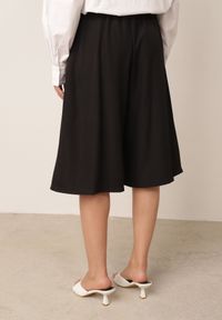 Born2be - Czarne Garniturowe Szorty Eleganckie z Szerokimi Nogawkami i Zaszewkami Artessa. Kolor: czarny. Styl: elegancki #5