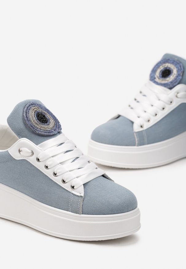 Born2be - Niebieskie Sneakersy z Szerokim Językiem Ozdobionym Naszywką z Cyrkoniami Cirenla. Nosek buta: okrągły. Zapięcie: sznurówki. Kolor: niebieski. Wzór: aplikacja. Obcas: na obcasie. Wysokość obcasa: niski