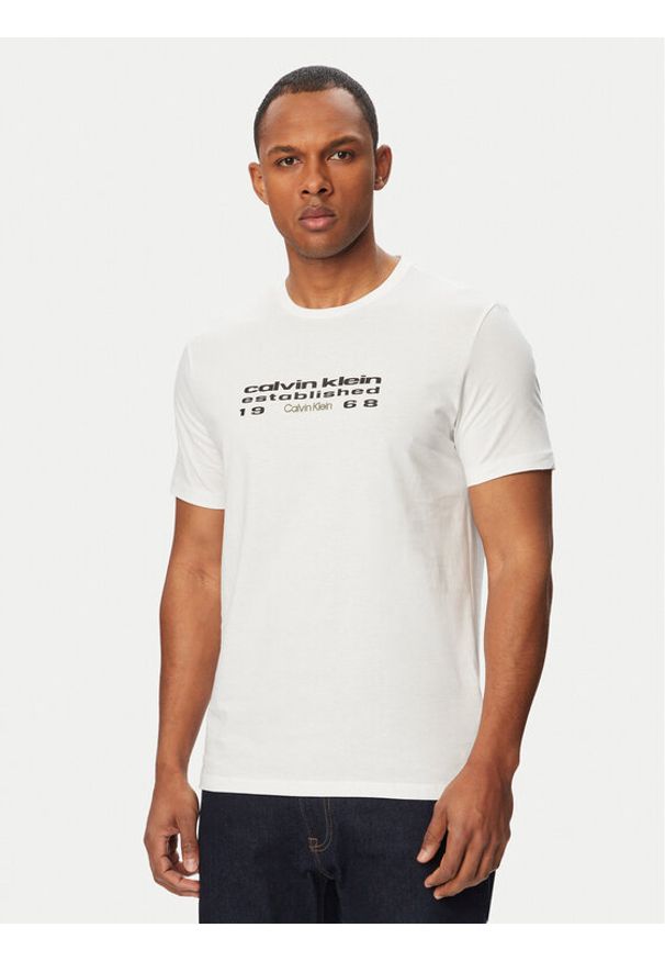 Calvin Klein Jeans T-Shirt SS 30s EU LV04RG800G Biały Regular Fit. Kolor: biały. Materiał: bawełna