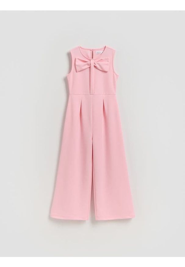 Reserved - Kombinezon z kokardą - pastelowy róż. Typ kołnierza: kokarda. Kolor: różowy. Materiał: tkanina. Typ sukienki: proste