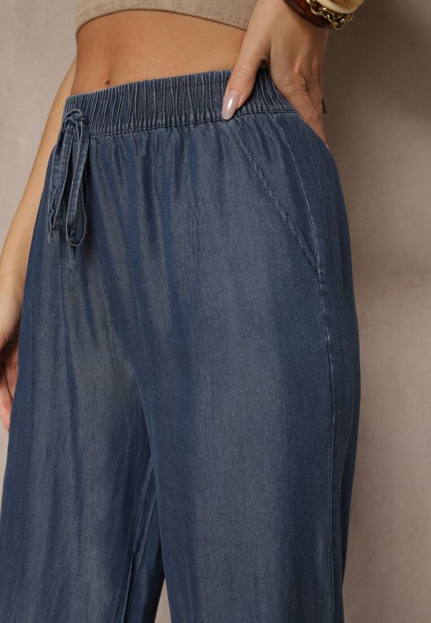 Renee - Granatowe Bawełniane Spodnie o Szerokim Kroju z Wiązaniem Eviponi. Okazja: na co dzień. Kolor: niebieski. Materiał: bawełna. Styl: casual, elegancki