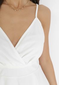 Born2be - Biała Rozkloszowana Sukienka na Ramiączkach Reneris. Kolor: biały. Długość rękawa: na ramiączkach #2