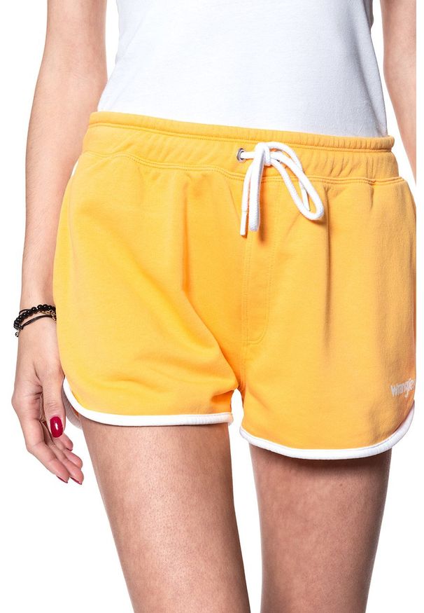 Wrangler - DAMSKIE SPODENKI WRANGLER B&Y SHORT AMBER YELLOW W6066ICUY 112130415. Okazja: na plażę