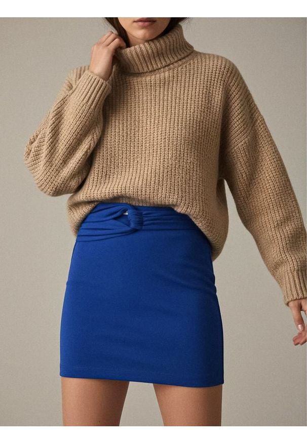 Sinsay - Dopasowana spódnica mini z wycięciem i marszczeniem w talii - niebieski. Kolor: niebieski