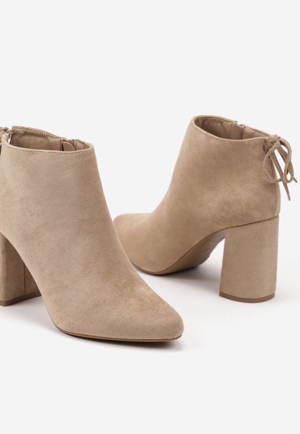 Born2be - Ciemnobeżowe Botki na Obcasie z Wiązniem Arlitta. Nosek buta: okrągły. Zapięcie: sznurówki. Kolor: beżowy. Wzór: aplikacja. Materiał: jeans. Sezon: zima, jesień. Obcas: na obcasie. Styl: wizytowy. Wysokość obcasa: średni