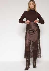 Born2be - Brązowa Satynowa Spódnica Ozdobiona Koronką Milori. Okazja: na spotkanie biznesowe. Kolor: brązowy. Materiał: satyna, koronka. Wzór: aplikacja, koronka. Sezon: wiosna, lato. Styl: klasyczny, biznesowy #6