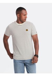 Ombre Clothing - Męski t-shirt w paski z naszywką Ombre Design – kremowo-czarny V1. Okazja: na co dzień. Kolor: czarny. Materiał: guma, jeans, poliester, bawełna. Wzór: aplikacja, paski. Styl: casual #3