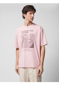 outhorn - T-shirt oversize z nadrukiem męski - różowy. Kolor: różowy. Materiał: prążkowany, bawełna, dzianina, materiał. Długość: długie. Wzór: nadruk. Sezon: wiosna