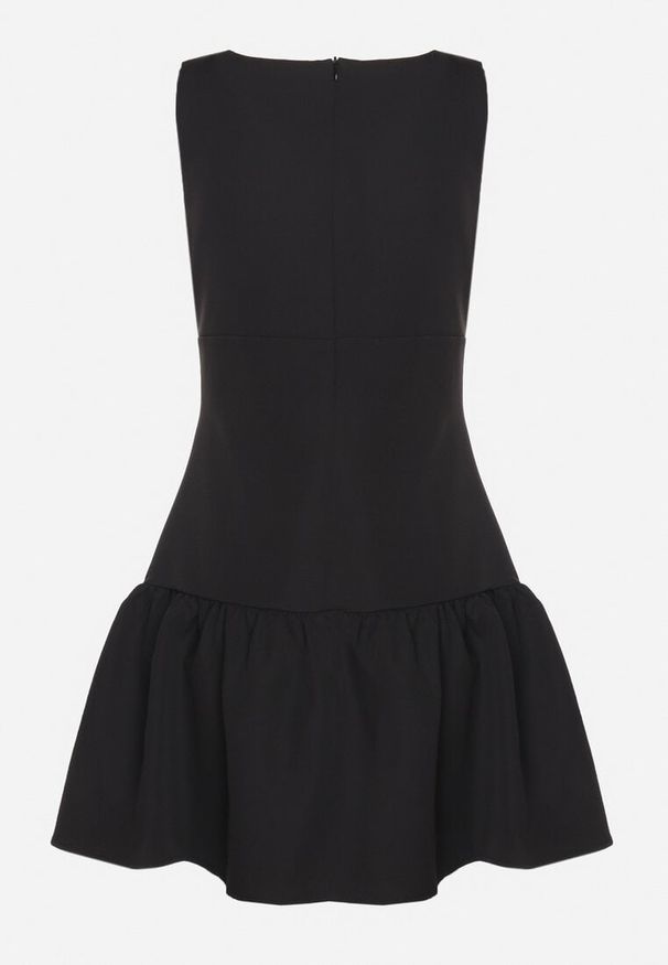 Born2be - Czarna Rozkloszowana Sukienka Vices Bez Rękawów z Obniżonym Stanem i Kokardkami Folinesa. Okazja: na co dzień. Typ kołnierza: kokarda. Kolor: czarny. Długość rękawa: bez rękawów. Styl: klasyczny, casual, elegancki