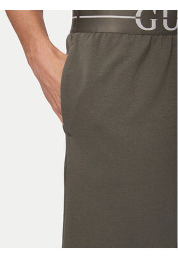 Guess Szorty sportowe U6GD00 KC241 Szary Regular Fit. Kolor: szary. Materiał: bawełna. Styl: sportowy