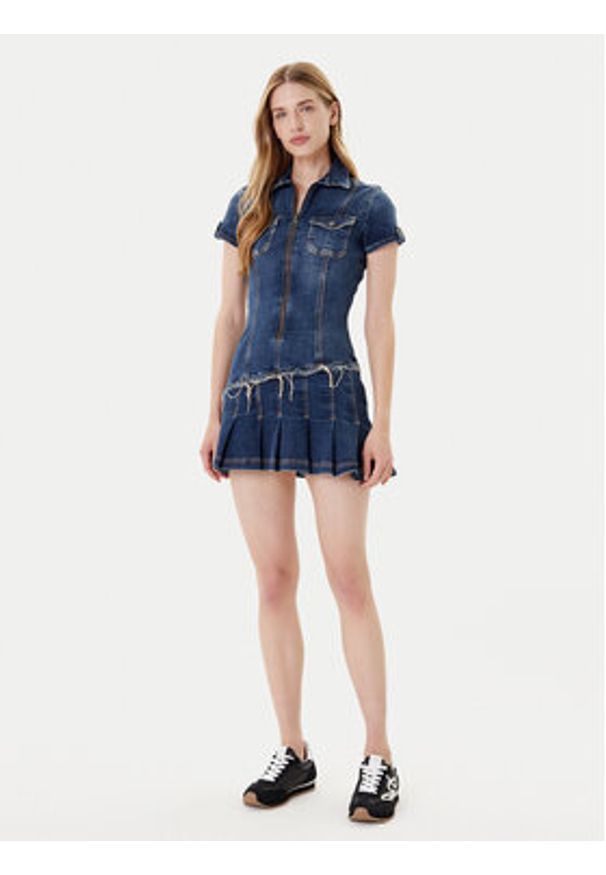 Guess Sukienka jeansowa W5YK71 D4H1D Niebieski Regular Fit. Kolor: niebieski. Materiał: bawełna