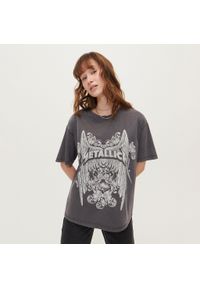 House - Luźna koszulka z nadrukiem Metallica - Szary. Kolor: szary. Wzór: nadruk #1