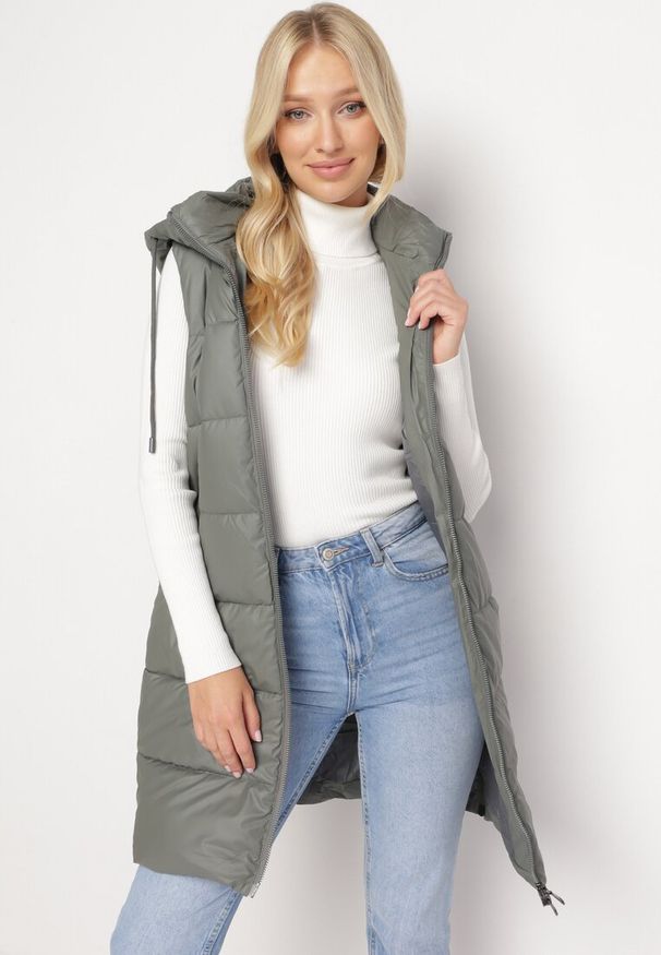 Born2be - Szara Kamizelka Pikowana o Długim Fasonie z Kapturem Prassa. Typ kołnierza: kaptur. Kolor: szary. Długość: długie